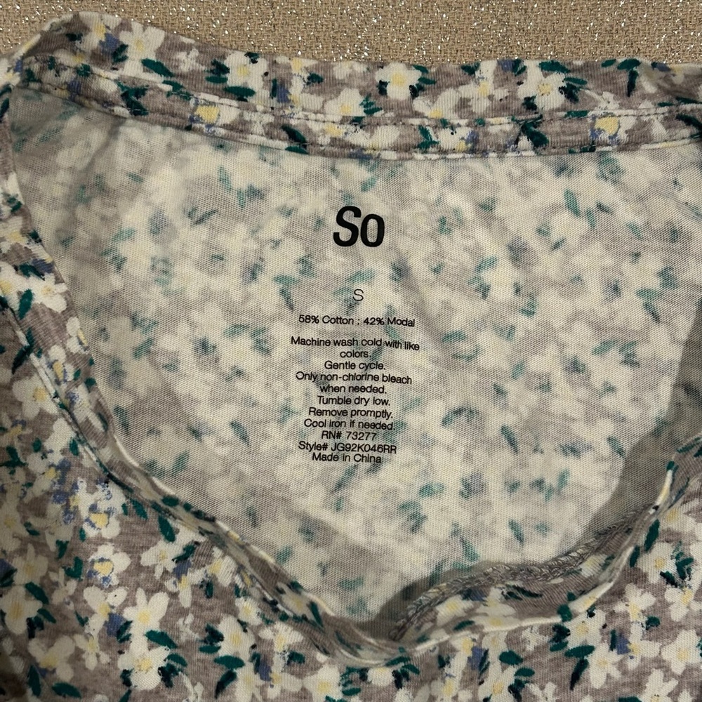 SO floral gray tee, size S - Picture 2 of 6